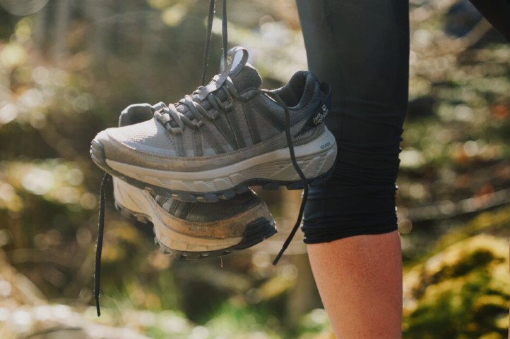 Category photo for leisure footwear